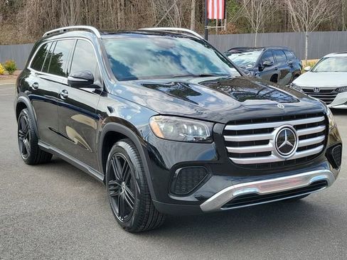 Used 2024 Mercedes-Benz GLS 450 4MATIC image 3