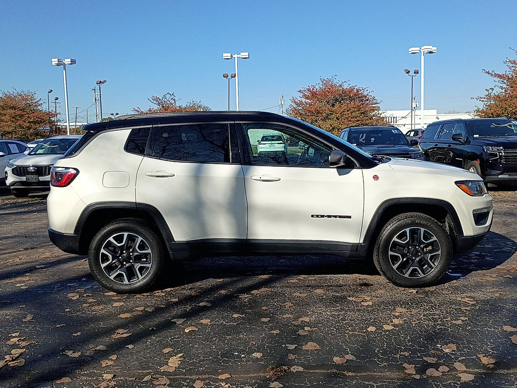 Used 2019 Jeep Compass Trailhawk w/ Cold Weather Group AWD/4WD image 2