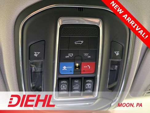 Certified 2022 Jeep Grand Cherokee Limited image 36