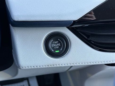 Used 2025 Buick Enclave Avenir w/ Trailering Package, 5000 lbs. image 17