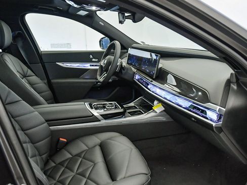 New 2026 BMW 740i w/ Premium Package image 18