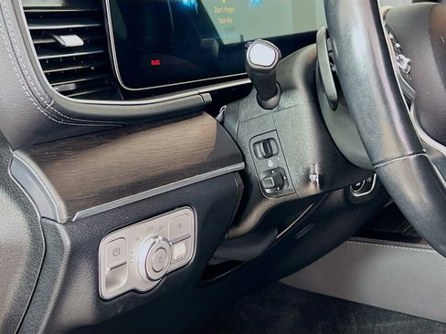 Used 2021 Mercedes-Benz GLS 450 4MATIC image 10