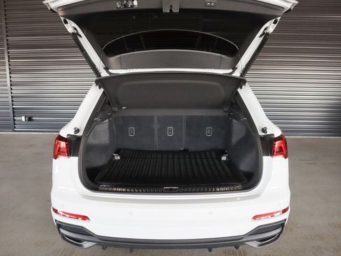 Certified 2025 Audi Q3 2.0T Premium w/ Convenience Package AWD/4WD image 9