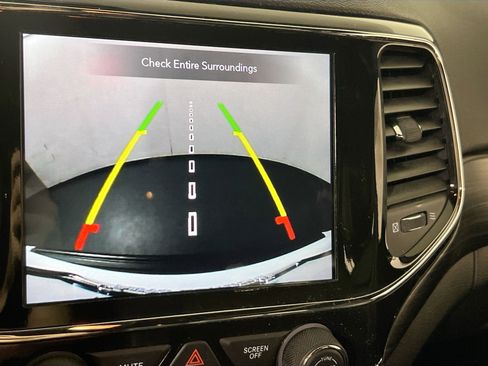 Used 2022 Jeep Grand Cherokee Laredo X image 14