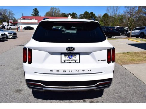 Used 2021 Kia Sorento EX w/ Panoramic Sunroof Package FWD image 4