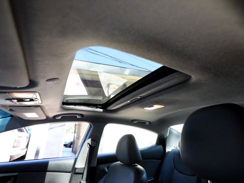 Used 2012 Hyundai Elantra Limited image 16