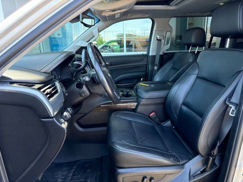 Used 2019 Chevrolet Suburban LT w/ RST Edition AWD/4WD image 21