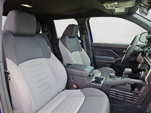Certified 2025 Toyota Tacoma TRD Off-Road AWD/4WD image 20