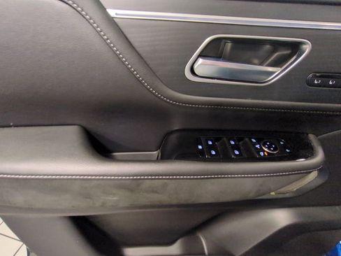 Used 2025 INFINITI QX80 Sensory image 10