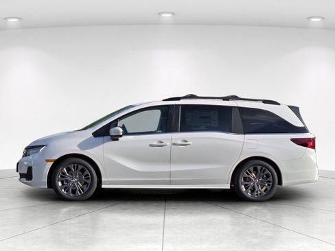 New 2026 Honda Odyssey Touring image 7