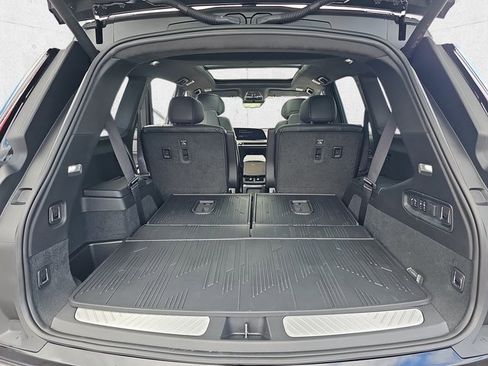 New 2026 Cadillac Vistiq Platinum w/ LPO, Floor Liner Package image 14