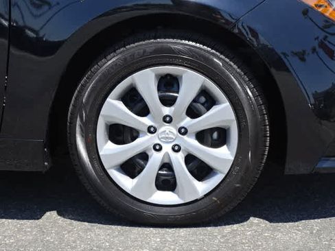 Used 2026 Toyota Corolla LE w/ Carpet Mat Package (TMS) FWD image 8