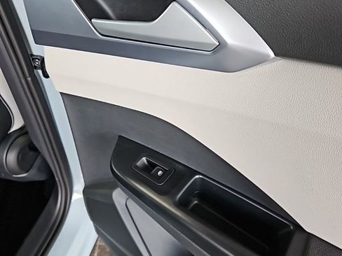 New 2026 Volkswagen Taos SE AWD/4WD image 16