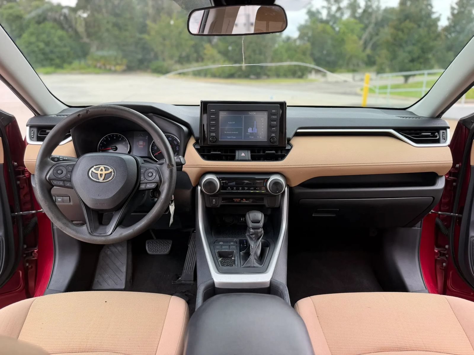 Used 2019 Toyota RAV4 LE FWD image 24