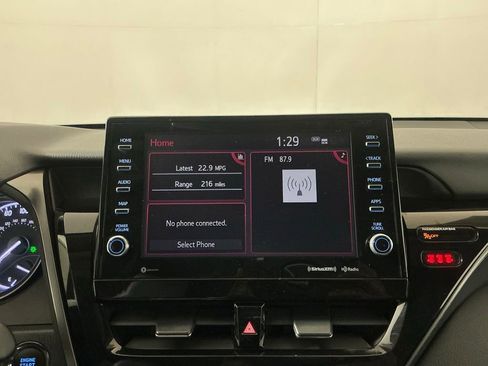 Used 2022 Toyota Camry SE FWD image 11
