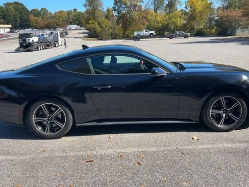 Used 2024 Ford Mustang Coupe image 9