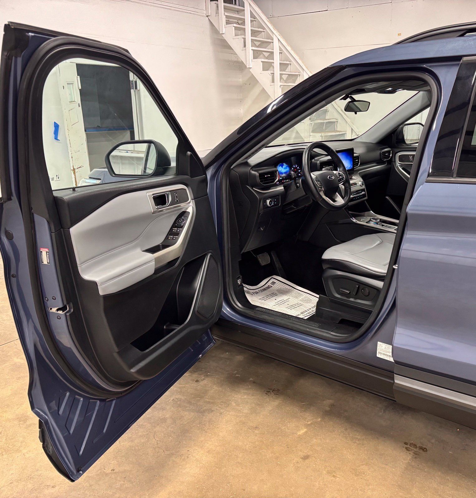 Used 2021 Ford Explorer XLT w/ Equipment Group 202A RWD image 22