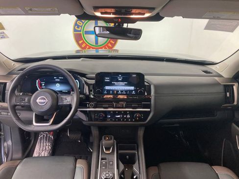 Used 2024 Nissan Pathfinder Platinum image 6