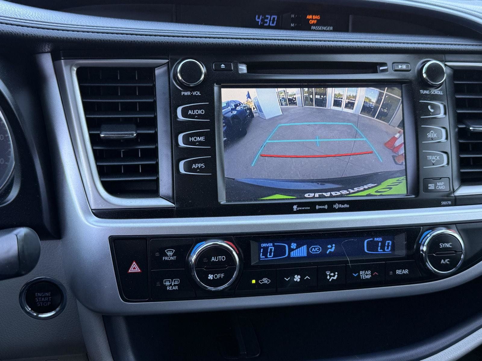 Used 2018 Toyota Highlander XLE AWD/4WD image 32