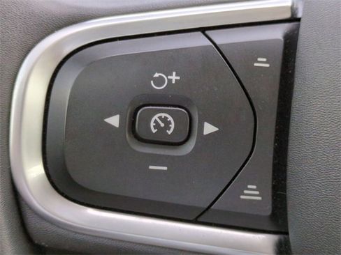 Used 2023 Volvo XC60 B5 Core image 25