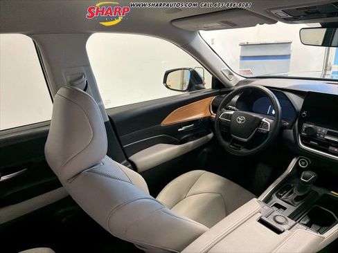 Used 2024 Toyota Grand Highlander Limited image 31