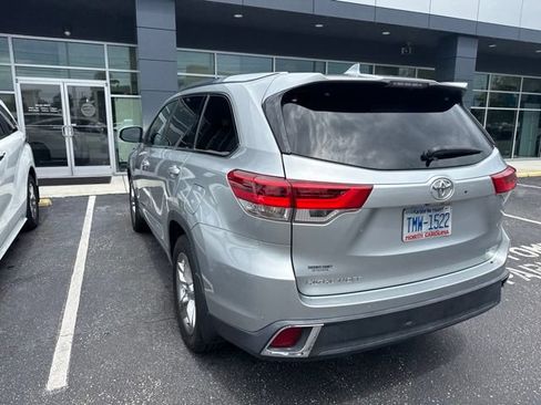 Used 2019 Toyota Highlander Limited FWD image 9