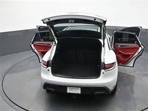 Certified 2023 Porsche Macan Turbo image 28