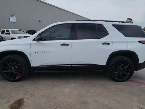 Certified 2022 Chevrolet Traverse Premier w/ Redline Edition AWD/4WD image 5