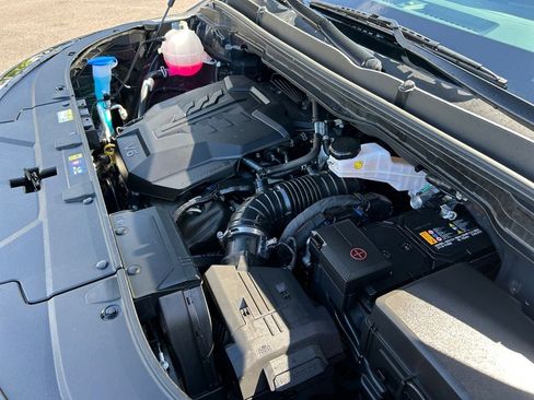 Used 2025 Kia Carnival FWD image 31