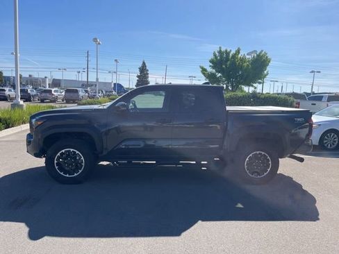 Used 2025 Toyota Tacoma TRD Off-Road w/ TRD Off Road Upgrade Package image 5