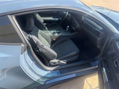 Used 2025 Ford Mustang Coupe RWD image 3