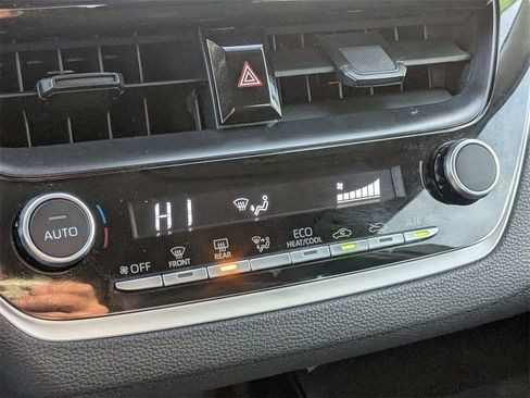 Used 2025 Toyota Corolla LE image 21