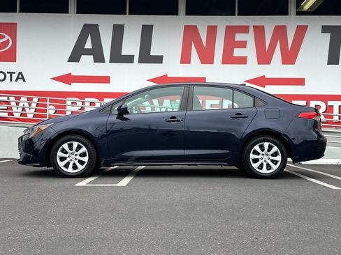 Used 2024 Toyota Corolla LE FWD image 2