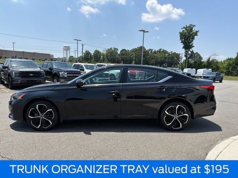 Used 2023 Nissan Altima 2.5 SR w/ SR Premium Package AWD/4WD image 7