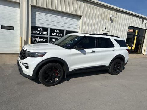 Used 2020 Ford Explorer ST w/ ST Street Pack image 16