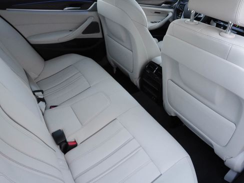 Certified 2023 BMW 540i w/ Premium Package image 30