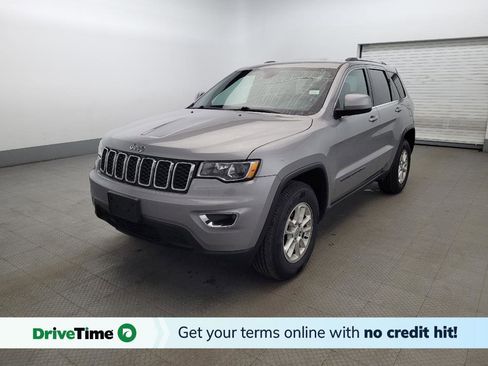 Used 2020 Jeep Grand Cherokee Laredo image 1