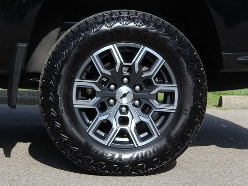 Used 2025 Chevrolet Colorado Z71 AWD/4WD image 28