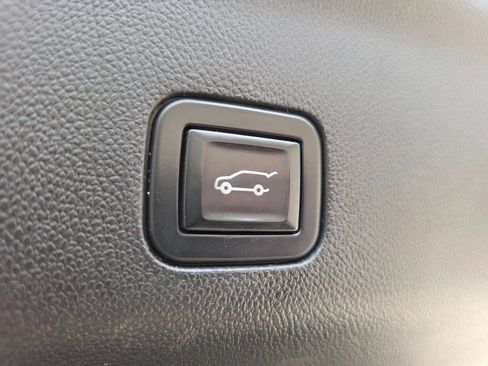 Used 2021 Chevrolet Tahoe Z71 w/ Luxury Package image 11