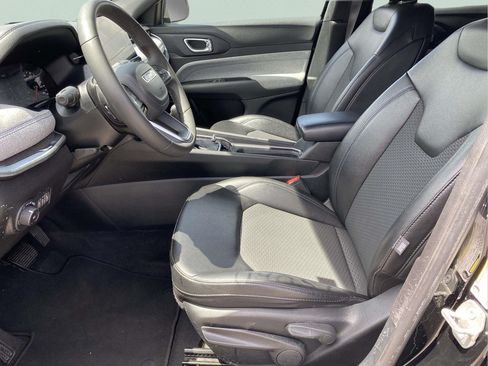 Used 2024 Jeep Compass Latitude AWD/4WD image 13
