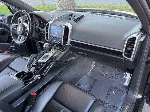 Used 2017 Porsche Cayenne image 36