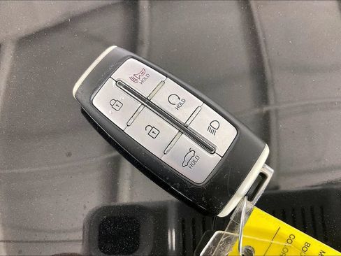 Used 2022 Genesis G70 2.0T RWD image 13