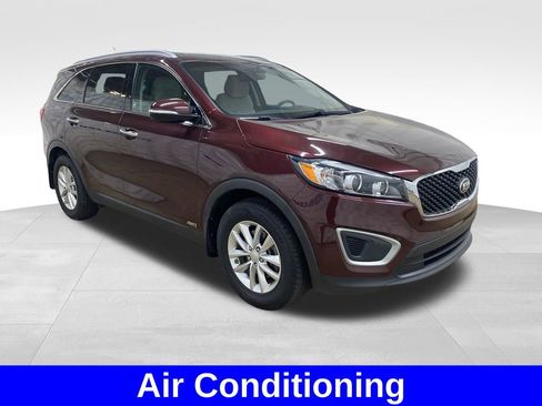 Used 2017 Kia Sorento AWD image 5