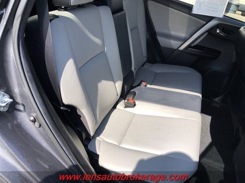 Used 2018 Toyota RAV4 Limited FWD image 21
