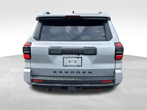 New 2026 Toyota 4Runner SR5 AWD/4WD image 4
