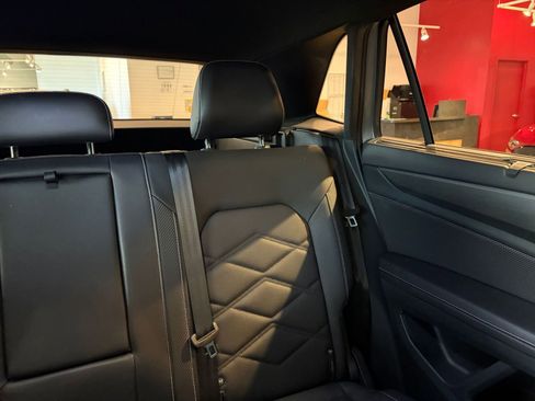 Used 2025 Volkswagen Atlas Cross Sport SE image 37