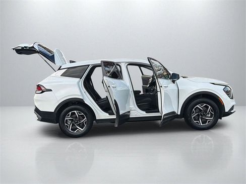 Certified 2025 Kia Sportage LX image 8