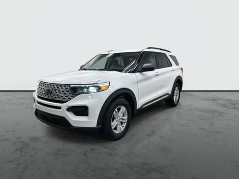 Used 2023 Ford Explorer XLT AWD/4WD image 7