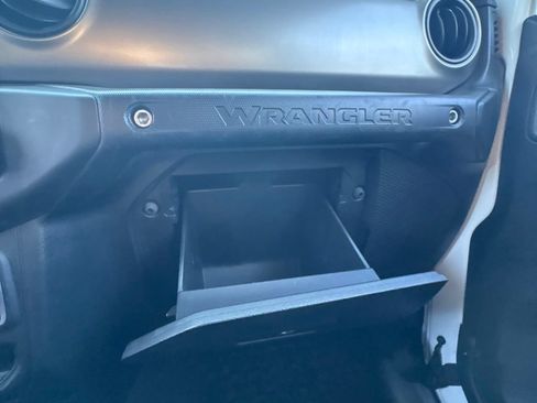 Used 2018 Jeep Wrangler Unlimited Sport S AWD/4WD image 37