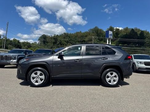 Used 2021 Toyota RAV4 XLE AWD/4WD image 3